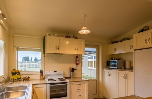 Twizel House | Night Sky Cottage - Kahu Cottage - HOT TUB