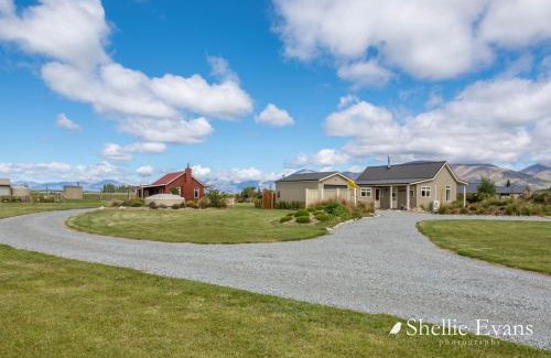 Twizel House | Night Sky Cottage - Kahu Cottage - HOT TUB