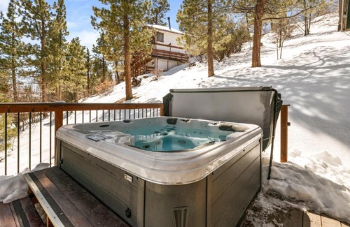 Fawnskin House | Nightcap Lodge- HOT TUB WITH BREATHTAKING MOUNTAIN VIEWS!