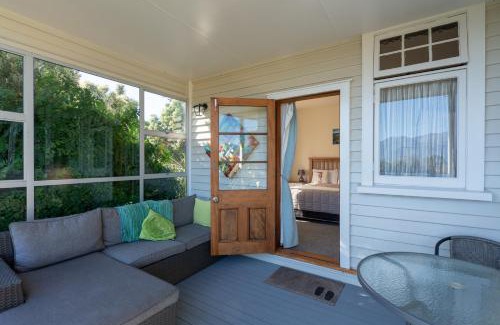 Kaikoura Bed & Breakfast | Nikau Lodge