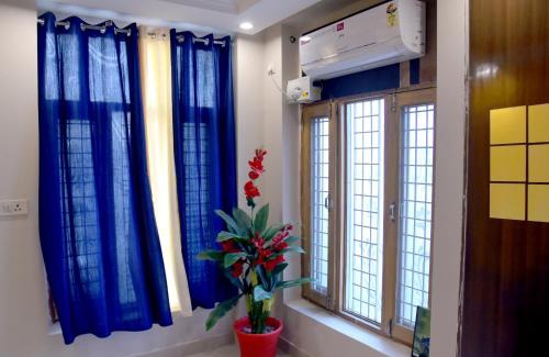 Dehradun Apartment | Nilay Single AC Room