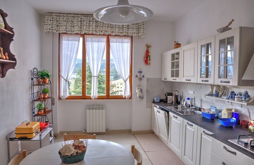 La Spezia Apartment | Nilde's House. 100 sqm elegant, Wifi and air conditioning, close to trains and buses.