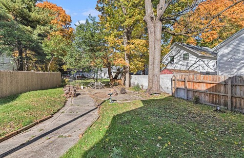 Niles House | Niles Charmer! Wifi, AC, 3 Queen Beds - walk to downtown!