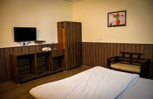 Bullawala Hotel | nIndulge in the ultimate retreat, where paradise awaits you at every turn.