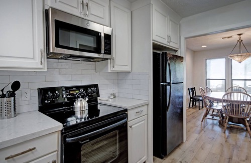 Flowood House | Nine Bed Waterfront Getaway | Great for Fisherman