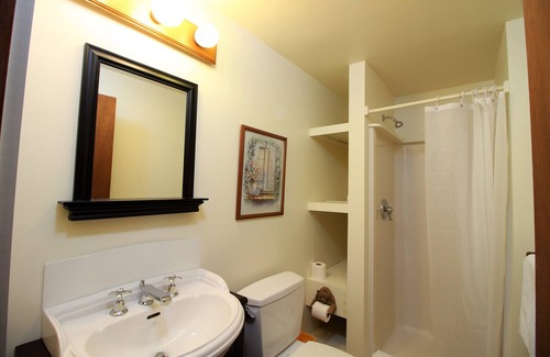 Plymouth House | Nine Bedroom, pet friendly Located between Okemo and Killington with a hot tub Chestnut Farm