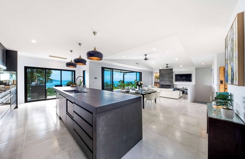Whitsundays House | 'Nine Islands' Airlie Beach Luxury Holiday Home with ocean views