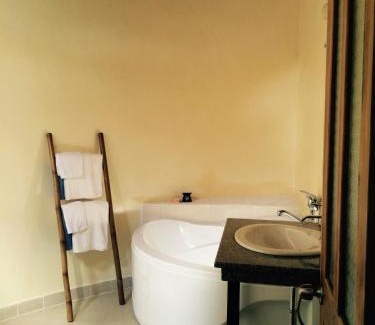 Ong Lang House | Ninila Fruit Farm Bungalow
