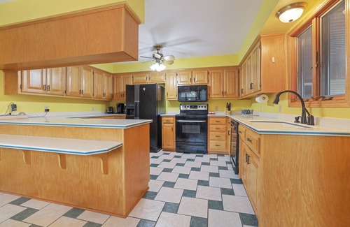 Springdale House | Ninnie & Papaw's Paradise Cove on Beaver Lake