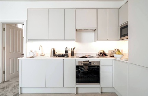 Redcliffe Apartment | Niru Experience Royal Deluxe