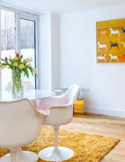 Little Venice Apartment | Niru Experience Stylish Garden Getaway