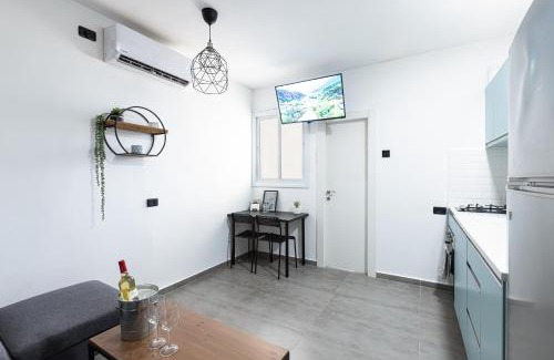 Beersheba Apartment | Nirvana 1BR Apt, Central Old Town, Private Balcony