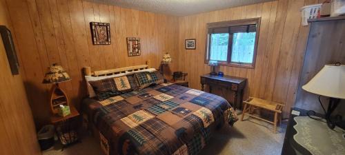 Minocqua House | Nitschke's Resort Cabin #7