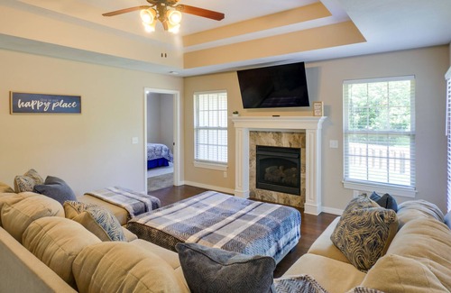 Nixa House | Nixa Family Home - 11 Mi to Downtown Springfield!
