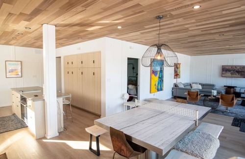 Black Hawk House | nLuxury Lakefront Container Home - Sauna, Fishing, Kayaks & Mountain Views