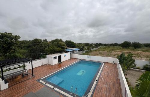 Chevella Villa | NMR Nest Farms Poolside Getaway 3BHK by homeyhuts