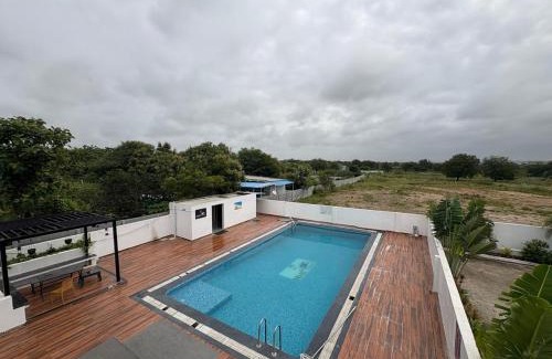 Chevella Villa | NMR Nest Farms Poolside Getaway 3BHK by homeyhuts
