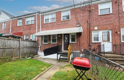 Loch Raven Apartment | nnChic Studio Basement Separate Private Entrance w/Shared Washer & Dryer