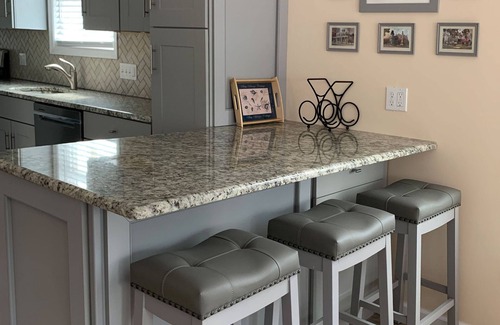 Villas House | nnDelightful DOG FRIENDY Vacation Home by the Bay for Couples and Families.
