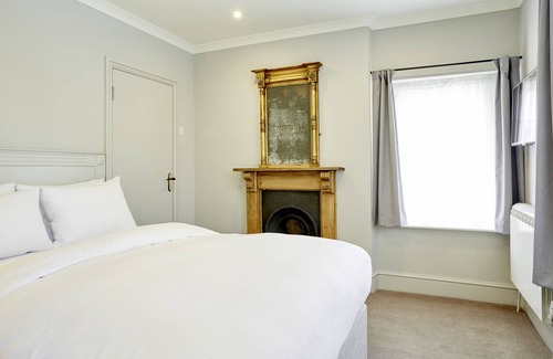 Abergavenny Cottage | No. 17 Cottage, adjacent to the Abergavenny Hotel