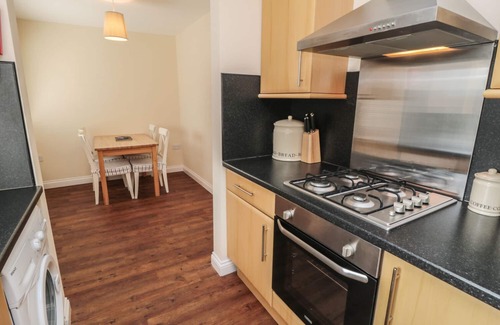 Scarborough Cottage | NO. 2 LOW HALL COTTAGES, pet friendly, with a garden in Scalby