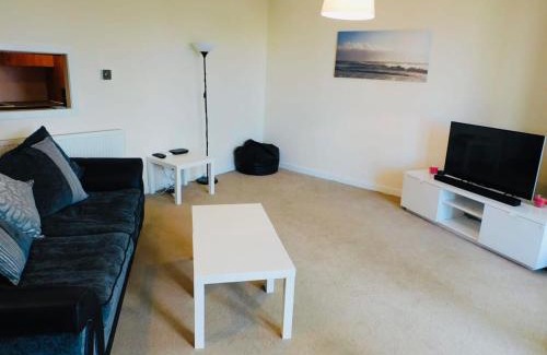 Paisley Apartment | No 2 - Modern 2 Bed Apartment Close to Gla Airport & M8