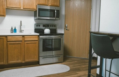 East Hillside Apartment | No. 202 Monthly Downtown Professional Loft