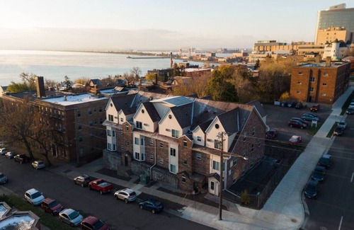 East Hillside Apartment | No. 202 Monthly Downtown Professional Loft