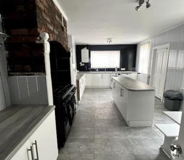 Bootle House | No. 206 - Spacious 5 Bed