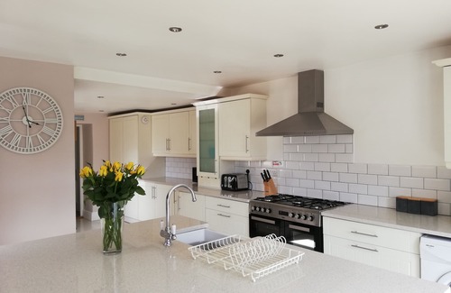 Par House | No. 24 is a spacious family home, within a 5 min walk to a dog friendly beach.