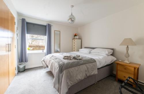 Marybank Apartment | No.3 On The Square