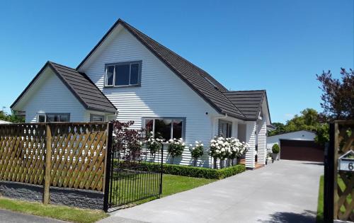 Taupo Bed & Breakfast | No. 6 Heathcote