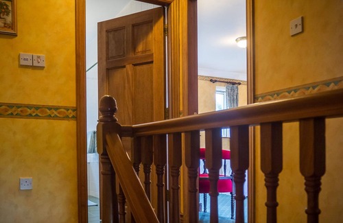 Ballynahinch Cottage | No 8 Old Manor Ballynahinch - sleeps 4 guests in 2 bedrooms