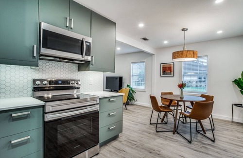 Oak Cliff House | No Check-out Chores: Recently Renovated 2Bd Unit in Bishop Arts!