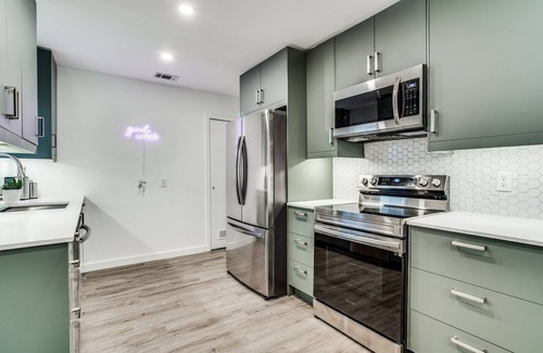 Oak Cliff House | No Check-out Chores: Recently Renovated 2Bd Unit in Bishop Arts!