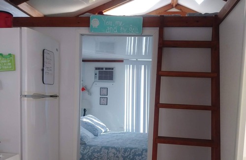 Poquoson Boat Rental | NO CHILDREN UNDER 5.. Smoking outside with doors and windows closed. No animals.