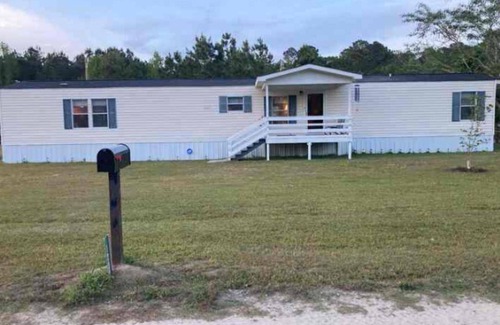 Summerton House | No Cleaning Fee 3BR ~ Sleeps 10 ~Near Santee Lakes