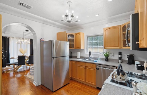 Belmont Shore House | No Cleaning Fee! Discounted Long Beach Stays w/Arcade - FirePit - Parking