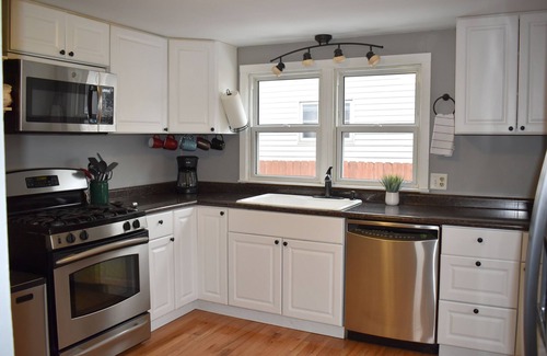 Madison House | *No Cleaning Fee* East Side Home Kid+Pet Friendly