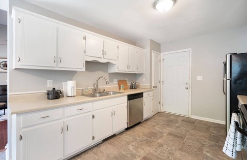 Clarksville House | NO CLEANING FEE Jet Tub + 4 Bed/2 Bath w/Fenced Back Yard/Pet Friendly