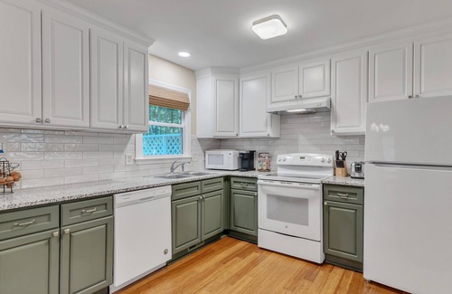 Cary Cottage | NO CLEANING FEE! - Longer Stay Discounts! Backyard Chickens!