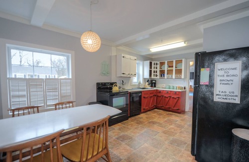 Murfreesboro House | NO CLEANING FEE! Midcentury Modern 2 bedroom-sleeps 6-King, Queen & Sofa Bed