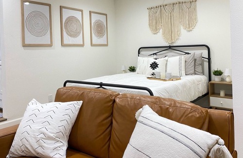 Simi Valley Apartment | No Cleaning Fee - Spacious Modern Studio in the heart of Simi Valley