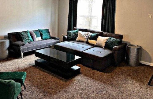 Lithonia House | No Cleaning Fee! Townhome 18 mins from Atlanta
