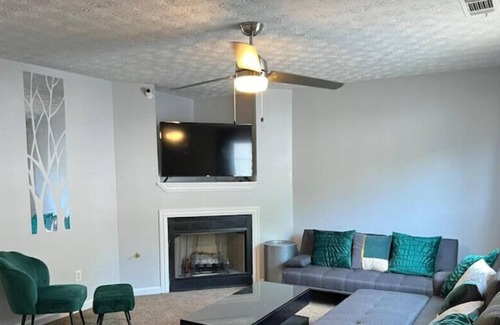 Lithonia House | No Cleaning Fee! Townhome 18 mins from Atlanta