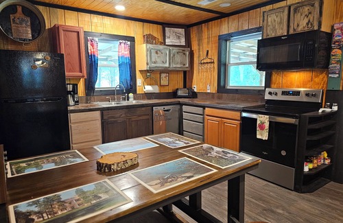 Townsend Cabin | No cleaning fees! Authentic cabin with amenities. Great porch, views, & access.