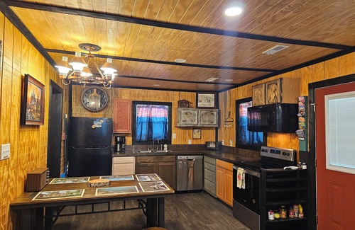 Townsend Cabin | No cleaning fees! Authentic cabin with amenities. Great porch, views, & access.