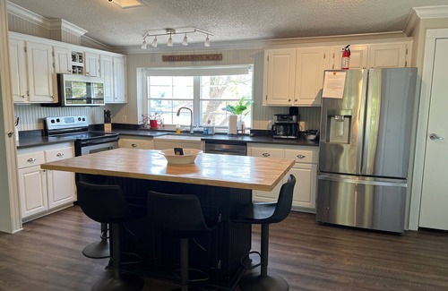 Cullman House | No DeadLines Lakehouse on Smith Lake