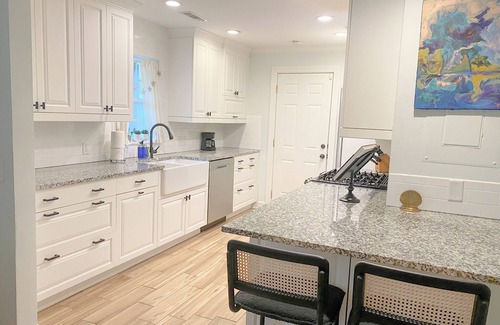 West Ashley House | No Fee Fiesta: NO CHORE LISTS-Pet Friendly, Close to Downtown + Beaches