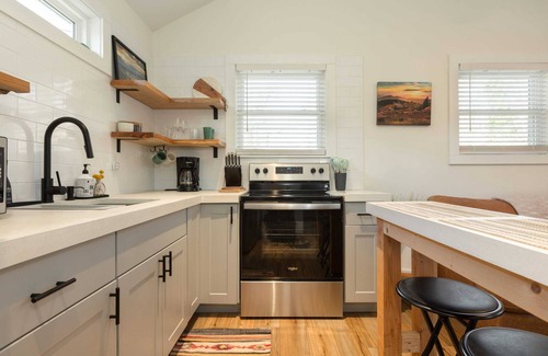 Fletcher Cottage | NO HELENE DAMAGE | Pet-Friendly POWER & WATER